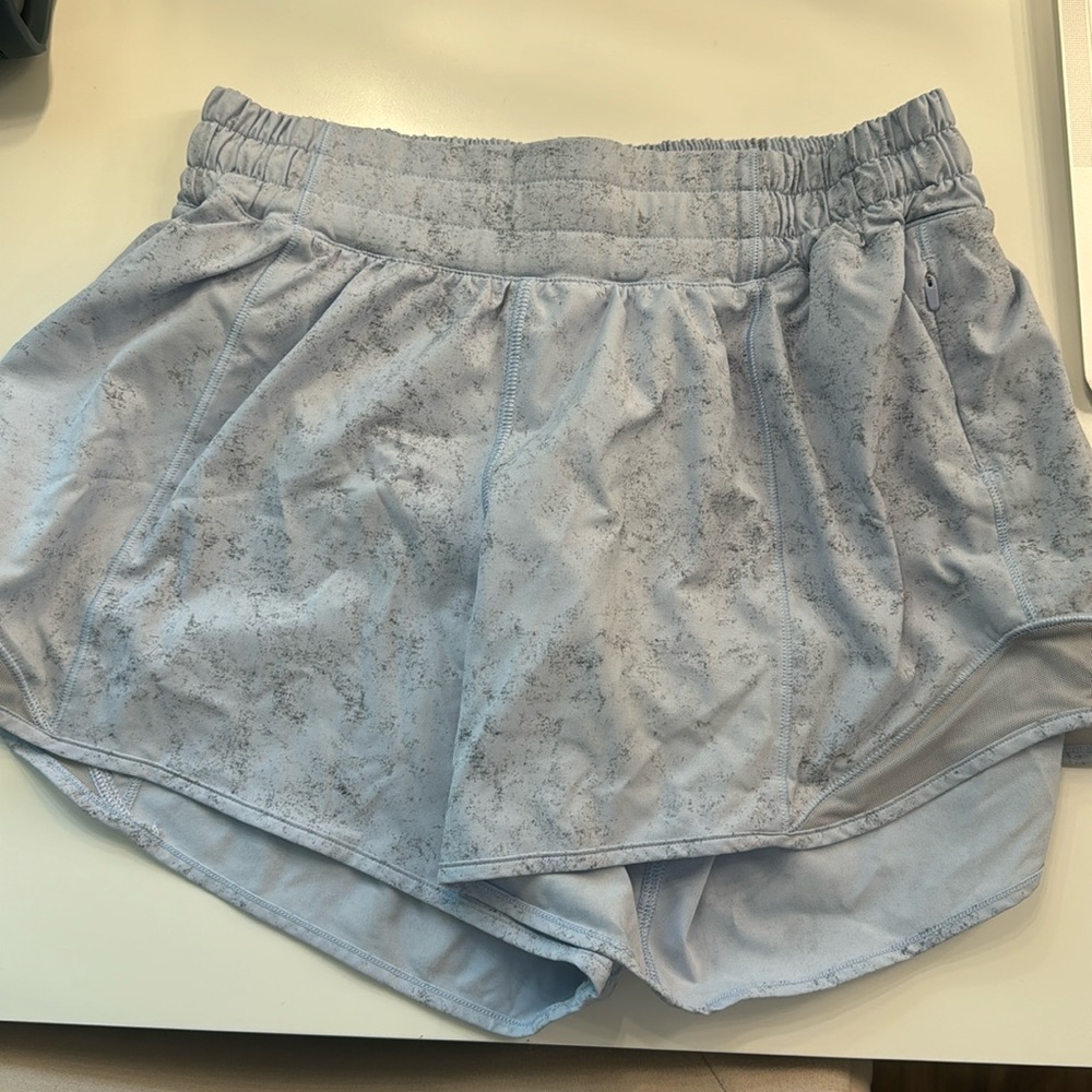 Lululemon 4” hotty hots